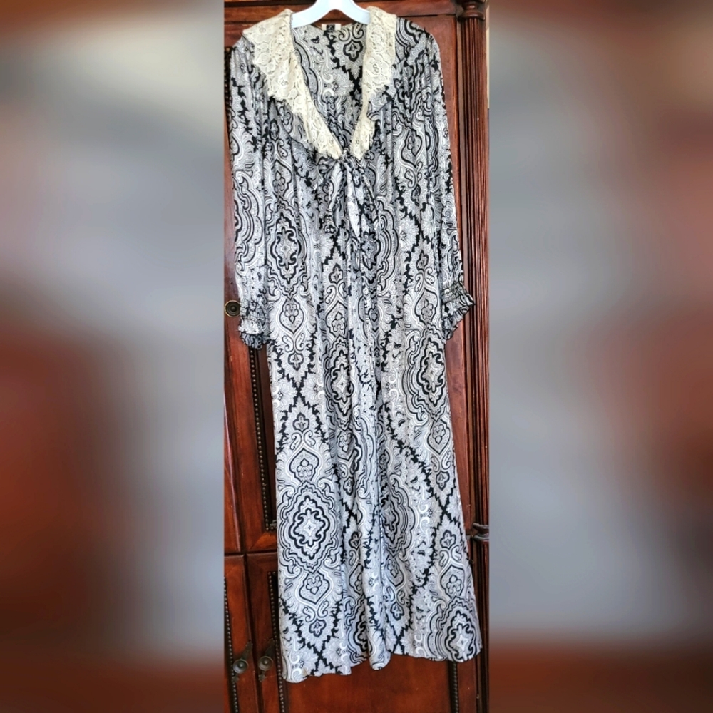 Vintage 70s VALENTINO Intimo Satin Full Sweep Robe 57", Paisley, Single Tie